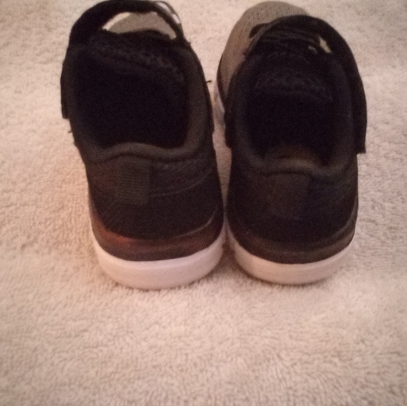 childrens size 5 unisex rebox running shoes - Picture 3 of 5